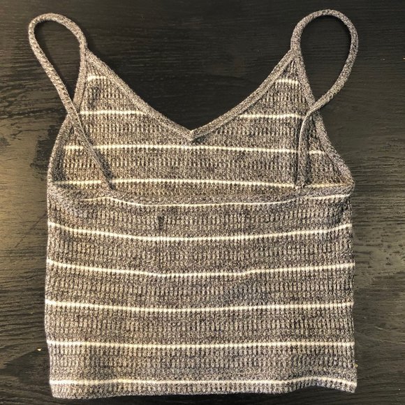 Cropped Tank Top - Picture 2 of 3